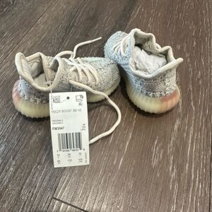 YEEZY BOOST 350 V2 (size 4 USA)